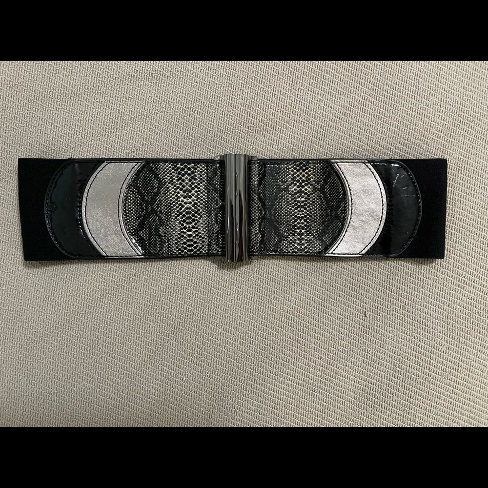 Bebe thick waist belt m/l snake skin stretchy